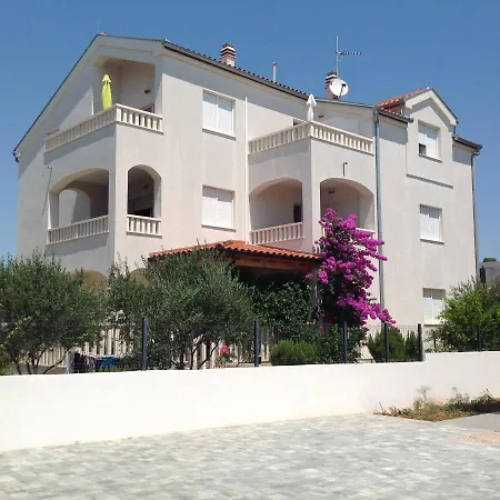 Apartment Pinea Sol *