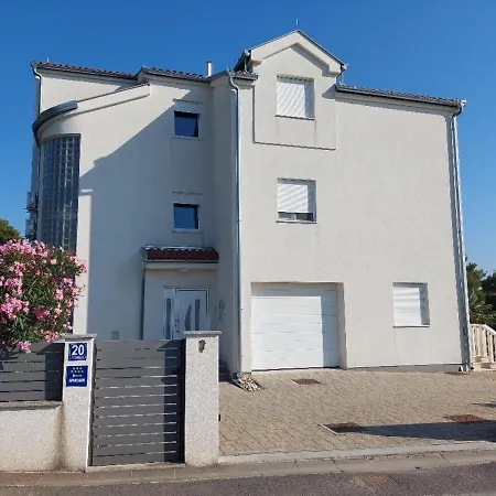 Pinea Sol * Brodarica (Sibenik-Knin)