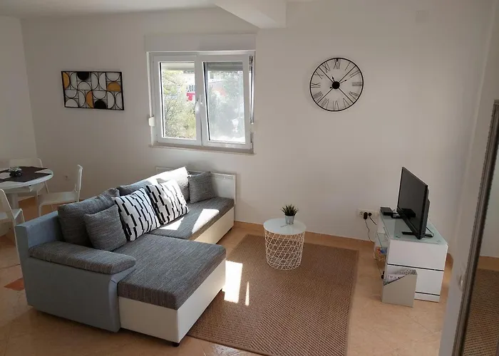 Pinea Sol Apartman *