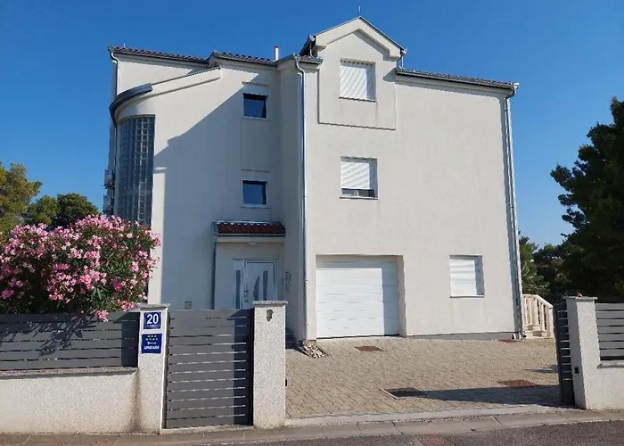 Pinea Sol * Brodarica (Sibenik-Knin)